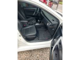 TOYOTA - COROLLA - 2017/2018 - Branca - R$ 109.900,00