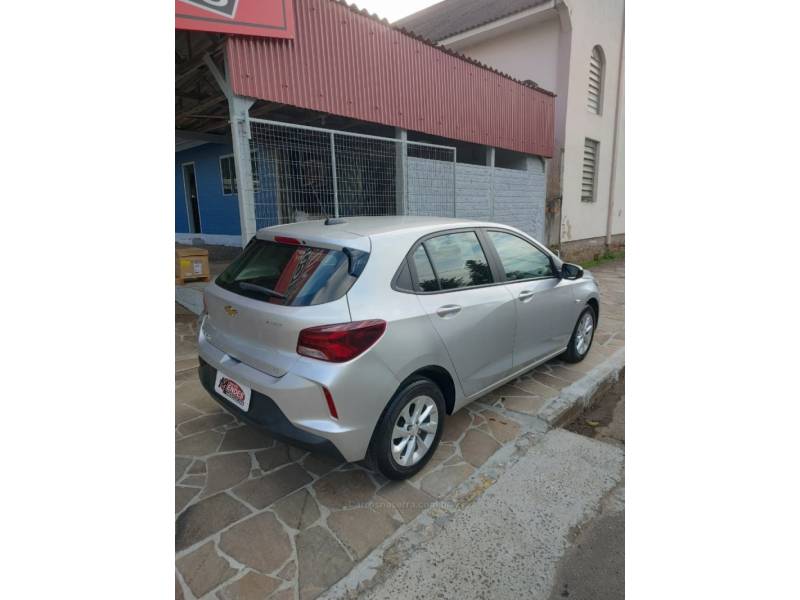 CHEVROLET - ONIX - 2020/2020 - Prata - R$ 68.900,00