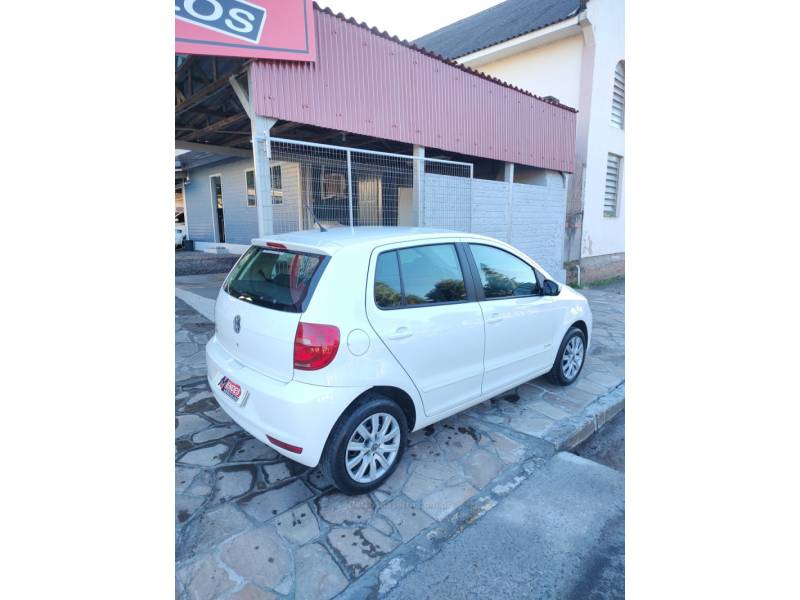 VOLKSWAGEN - FOX - 2014/2014 - Branca - R$ 42.900,00
