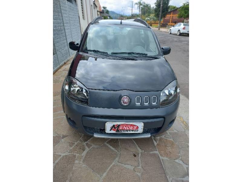 FIAT - UNO - 2012/2013 - Preta - R$ 35.900,00