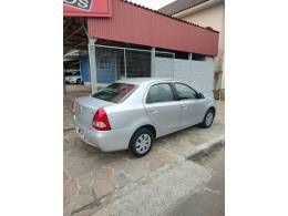 TOYOTA - ETIOS - 2014/2015 - Prata - R$ 45.900,00