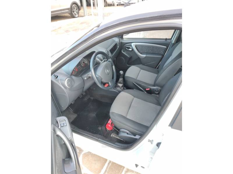 RENAULT - LOGAN - 2011/2012 - Branca - R$ 24.900,00