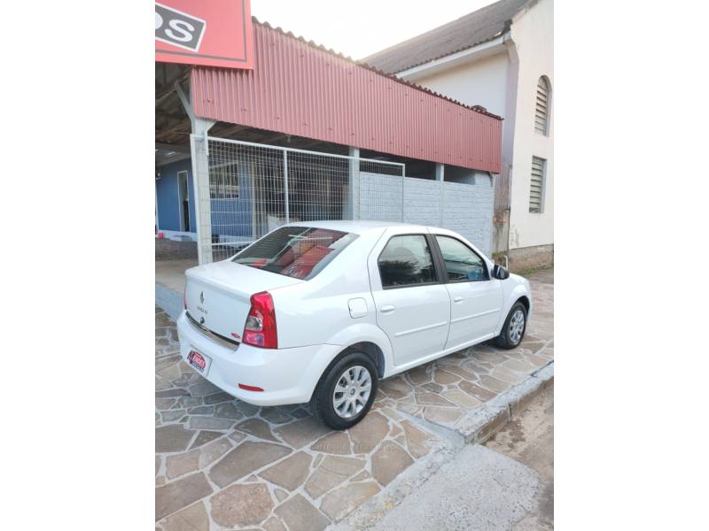RENAULT - LOGAN - 2011/2012 - Branca - R$ 24.900,00