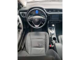 TOYOTA - COROLLA - 2017/2018 - Branca - R$ 109.900,00