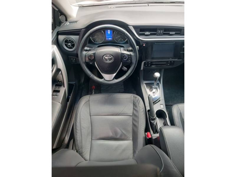 TOYOTA - COROLLA - 2017/2018 - Branca - R$ 109.900,00