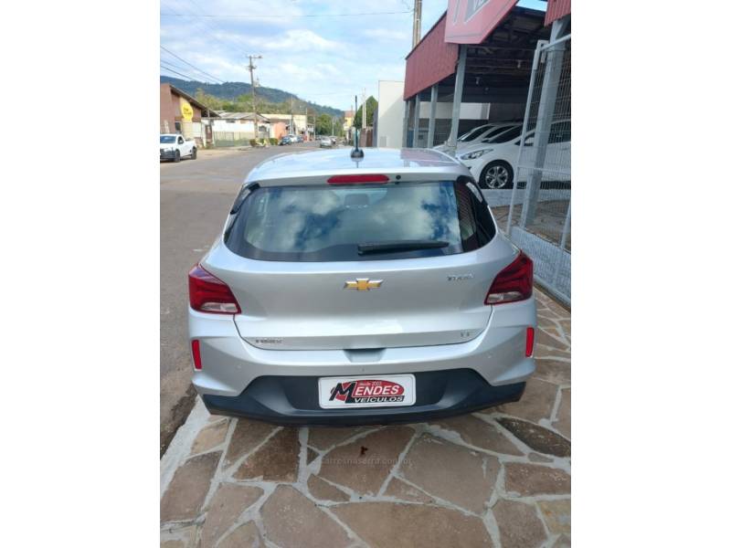 CHEVROLET - ONIX - 2020/2020 - Prata - R$ 68.900,00