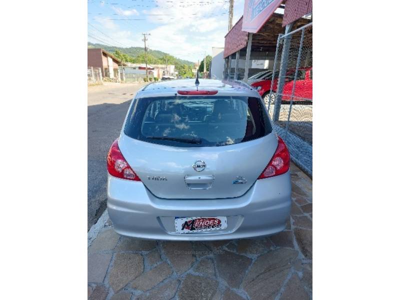 NISSAN - TIIDA - 2012/2014 - Prata - R$ 41.900,00