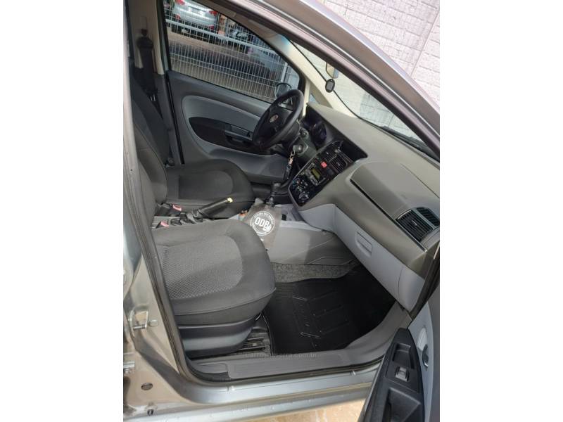 FIAT - LINEA - 2013/2013 - Cinza - R$ 36.900,00