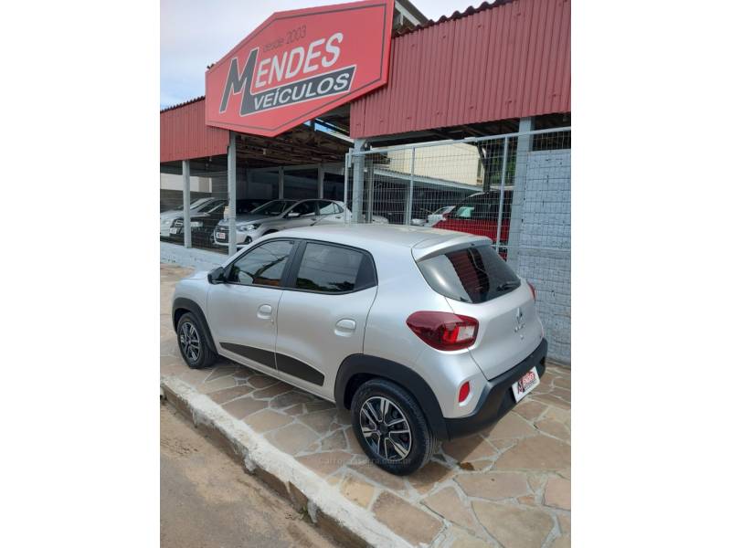 RENAULT - KWID - 2022/2023 - Prata - R$ 56.900,00