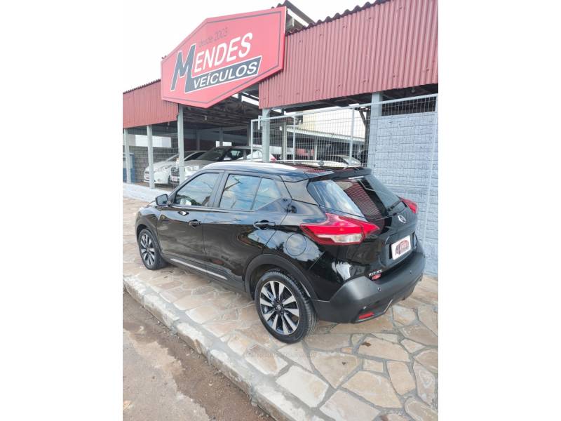NISSAN - KICKS - 2018/2019 - Preta - R$ 89.900,00