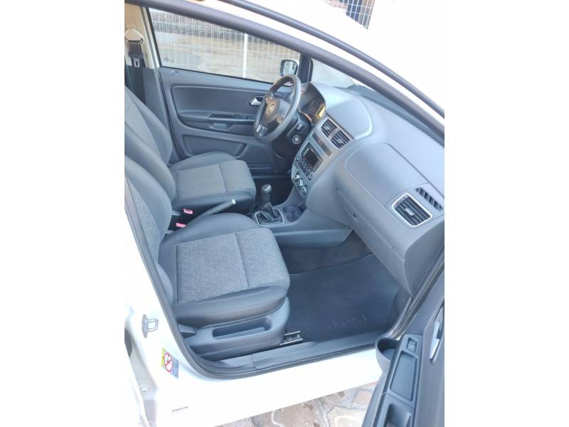 VOLKSWAGEN - FOX - 2014/2014 - Branca - R$ 42.900,00