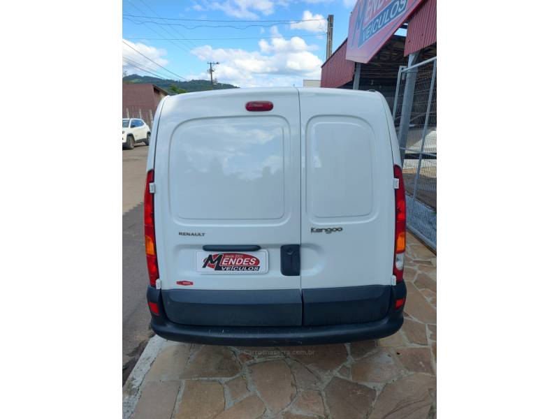RENAULT - KANGOO - 2017/2018 - Branca - R$ 62.900,00