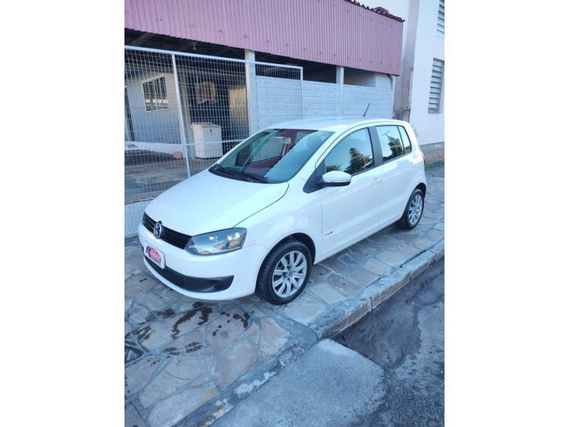 VOLKSWAGEN - FOX - 2014/2014 - Branca - R$ 42.900,00