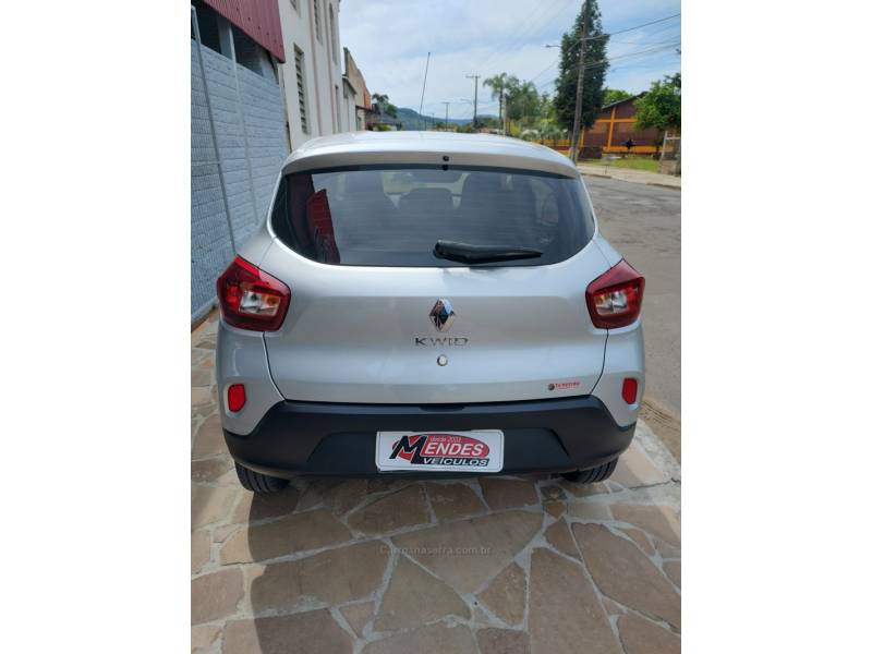 RENAULT - KWID - 2022/2023 - Prata - R$ 56.900,00