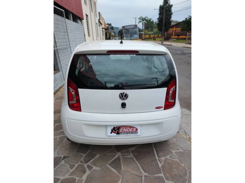 VOLKSWAGEN - UP - 2014/2015 - Branca - R$ 40.900,00