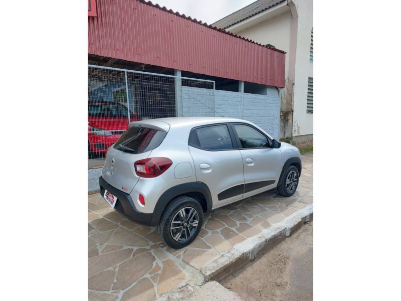 RENAULT - KWID - 2022/2023 - Prata - R$ 56.900,00