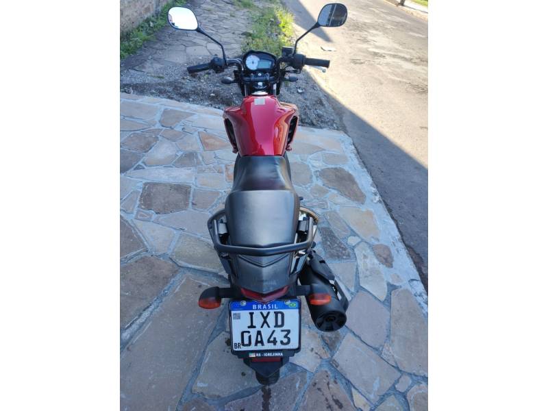 YAMAHA - FAZER - 2015/2015 - Vermelha - R$ 12.500,00