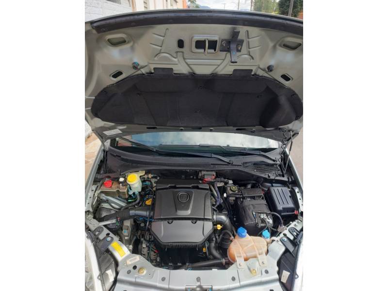 FIAT - LINEA - 2013/2013 - Cinza - R$ 36.900,00