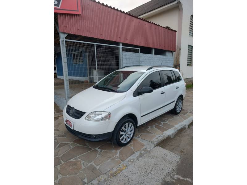 VOLKSWAGEN - SPACEFOX - 2009/2010 - Branca - R$ 35.900,00