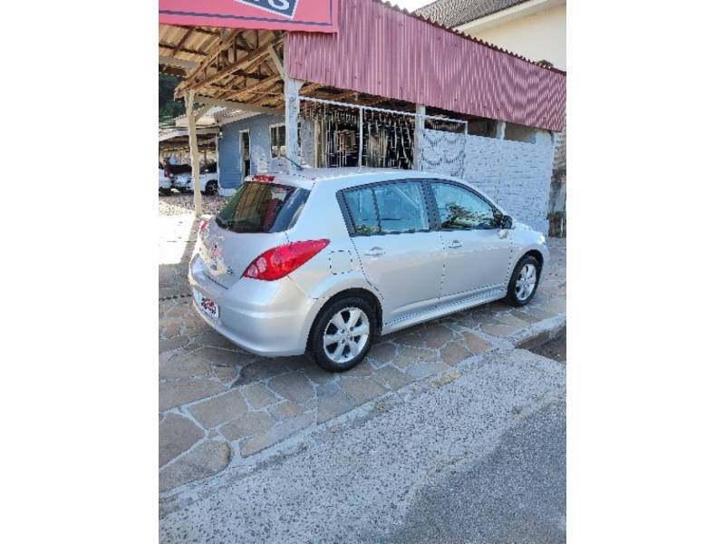 NISSAN - TIIDA - 2012/2014 - Prata - R$ 41.900,00