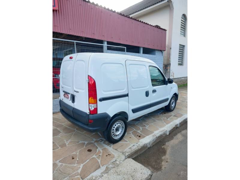 RENAULT - KANGOO - 2017/2018 - Branca - R$ 62.900,00
